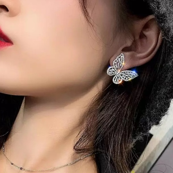 Gold Tone Crystals Butterfly 🦋 Earrings - Picture 6 of 6